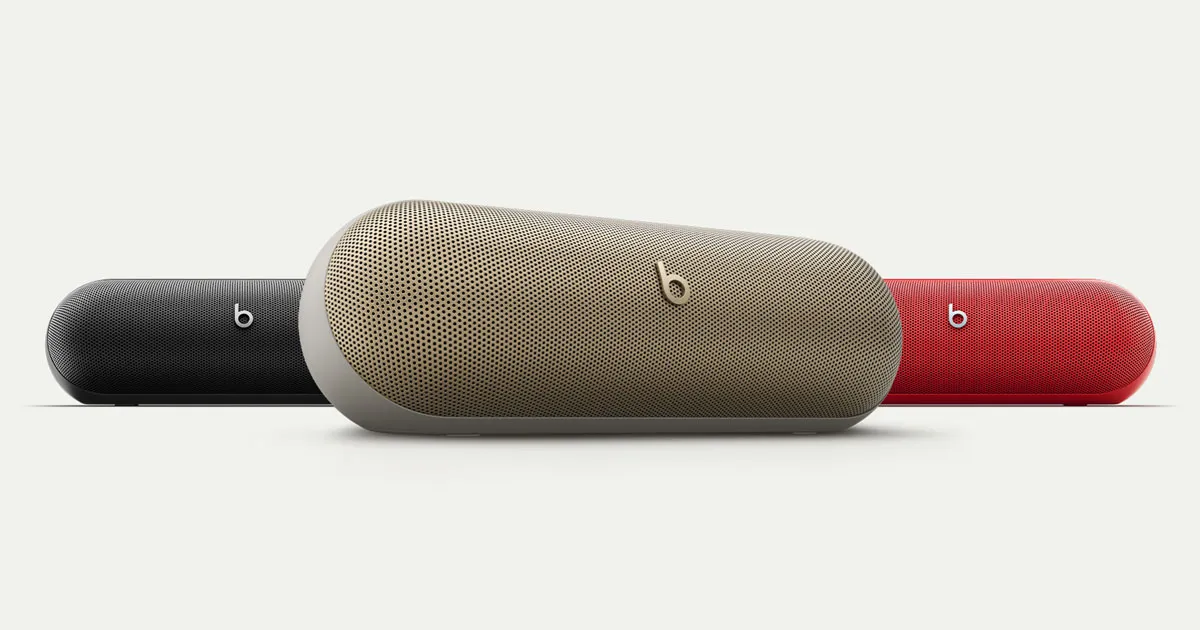 The Beats Pill speaker in matte black, champagne gold and statement red, lined up on a light background