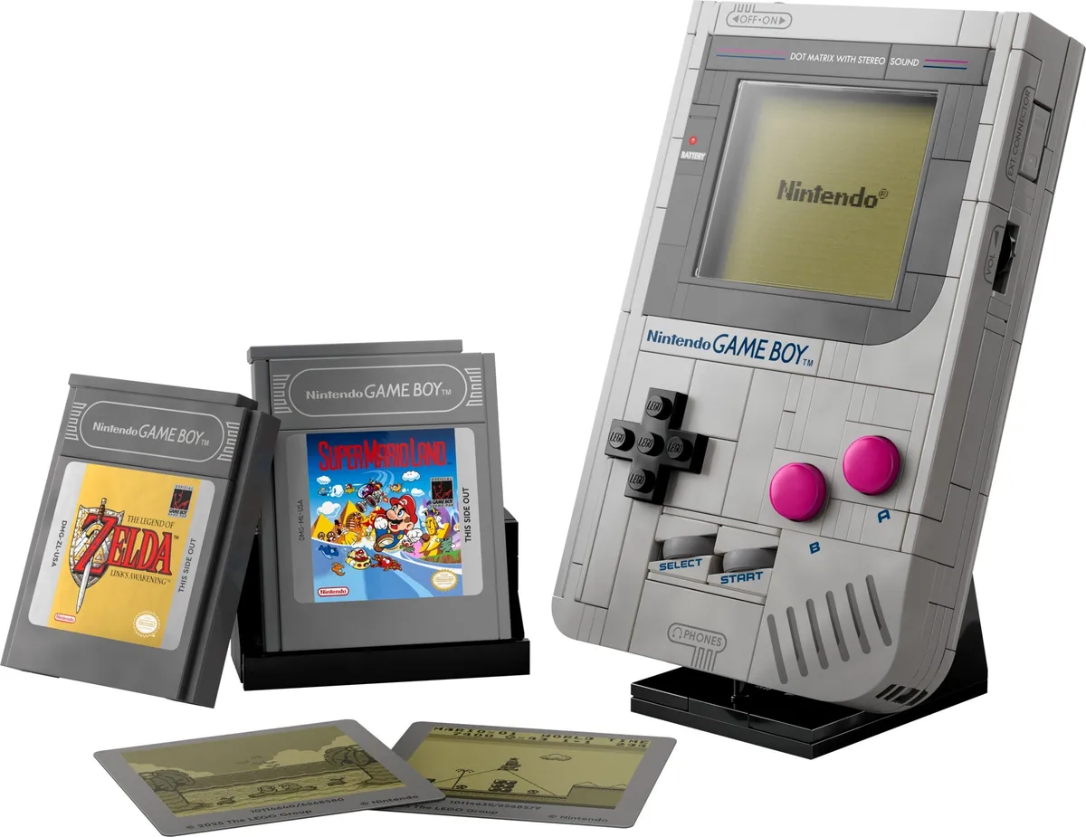 LEGO Game Boy 72046 with its stand, two brick-built Game Paks and spare lenticular screens