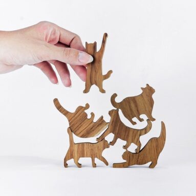 Wooden Cat Pile Set
